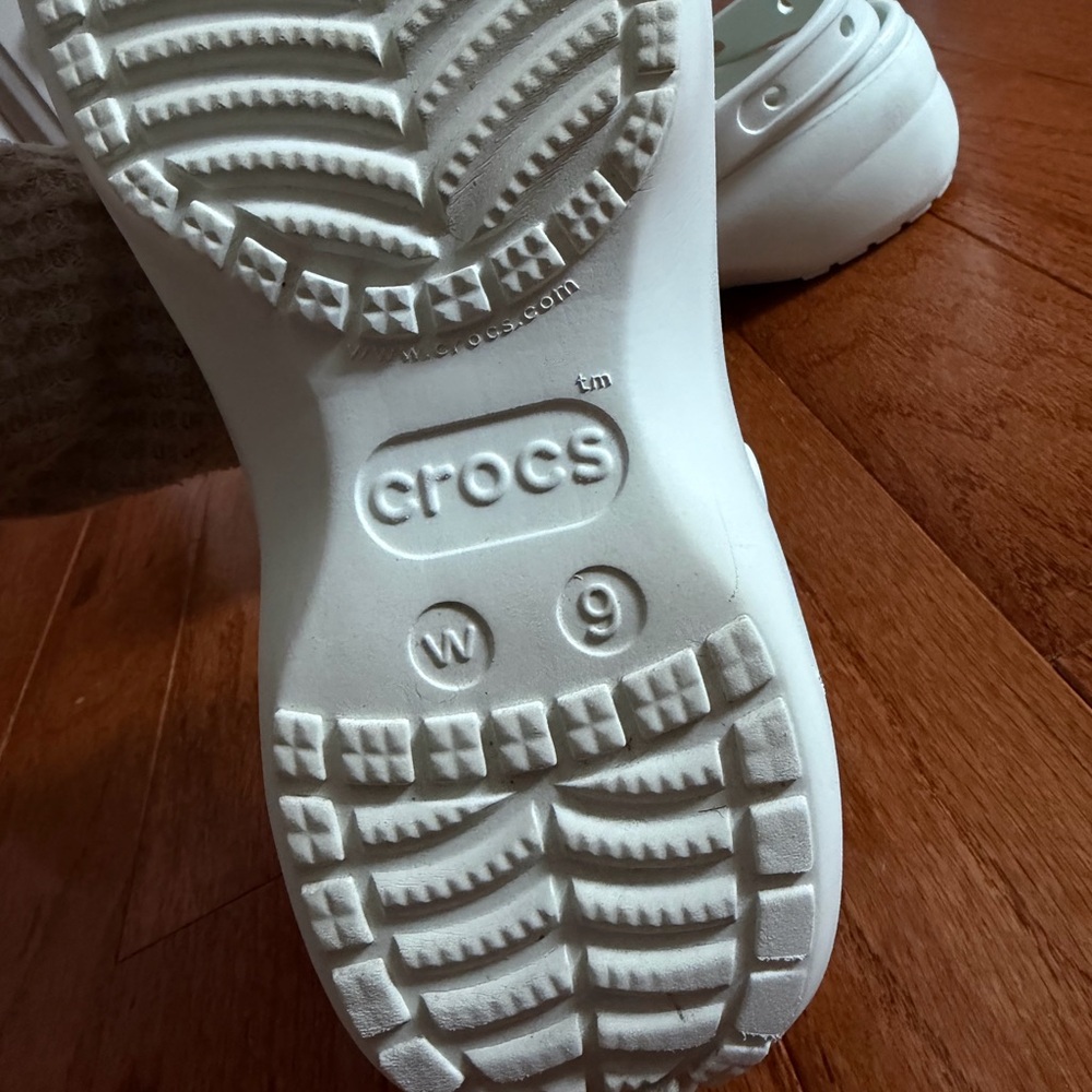 Platform Crocs - Picture 2 of 5